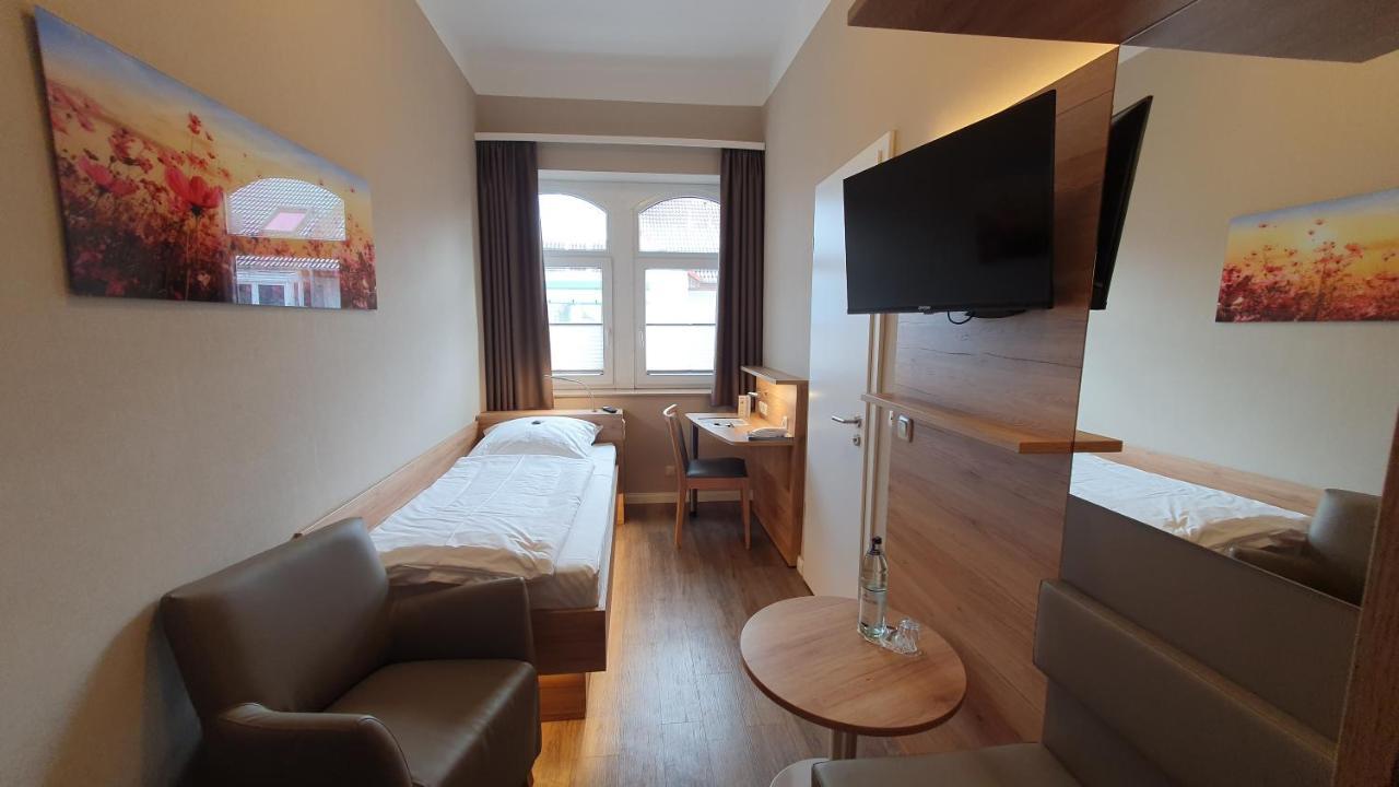 האמלן Hotel An Der Altstadt מראה חיצוני תמונה